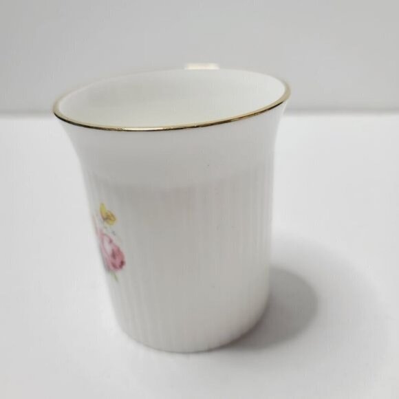 Vintage Royal Castle Fine Bone China England Pink Floral Bouquet Teacup - Picture 6 of 10